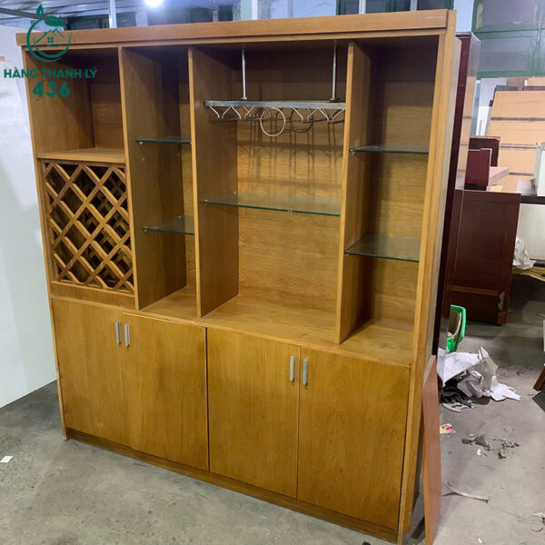 tu trung bay ruou cu mau van go co ke chia ngan 2