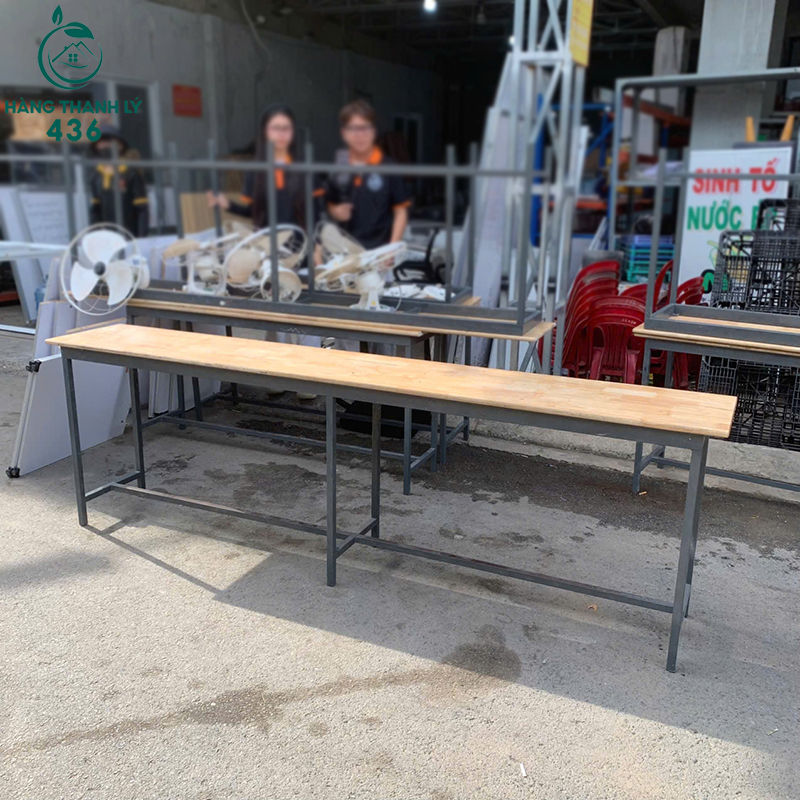 Bàn Học Sinh Cũ 2m4 Mặt Gỗ Chân Sắt 4 ban hoc sinh cu 2m4 mat go chan sat 1