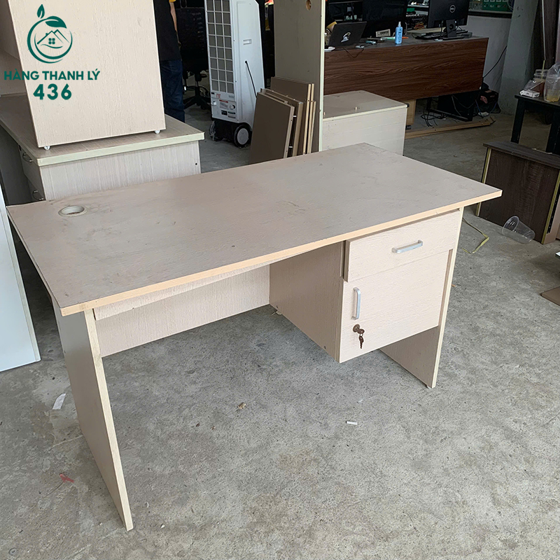 Bàn Làm Việc Cũ 1M2 Màu Gỗ Sáng Có Ngăn Kéo 8 ban lam viec cu 1m2 mau go sang co ngan keo 4
