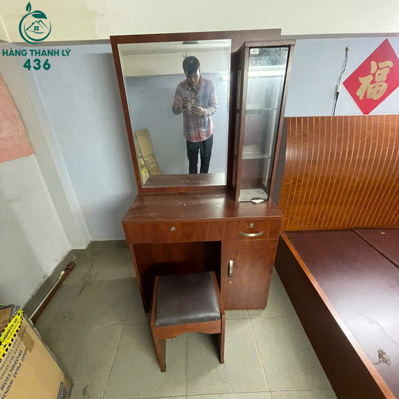 Bàn Trang Điểm Cũ Màu Nâu Có Gương Soi 4 ban trang diem cu mau nau co guong soi 2