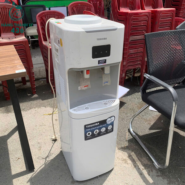 cay nuoc nong lanh toshiba cu kieu dang hien dai 1