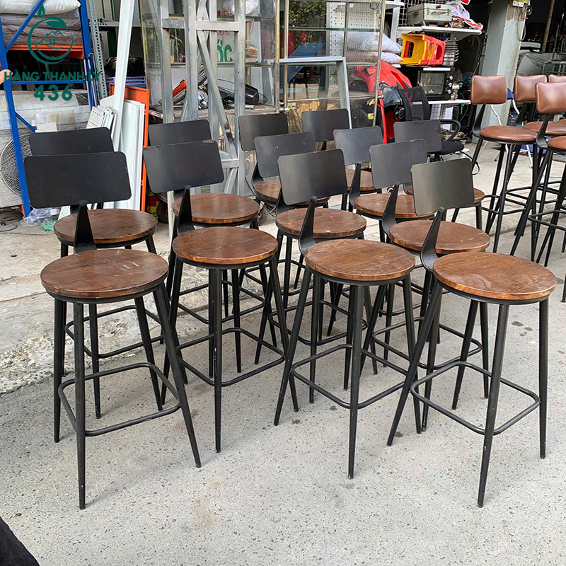 Ghế Bar Chân Sắt Mặt Gỗ Cũ Có Tựa Lưng Vuông 5 ghe bar chan sat mat go cu co tua lung vuong 1