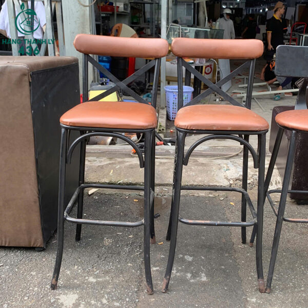 ghe bar cu khung sat tua lung chu x 3