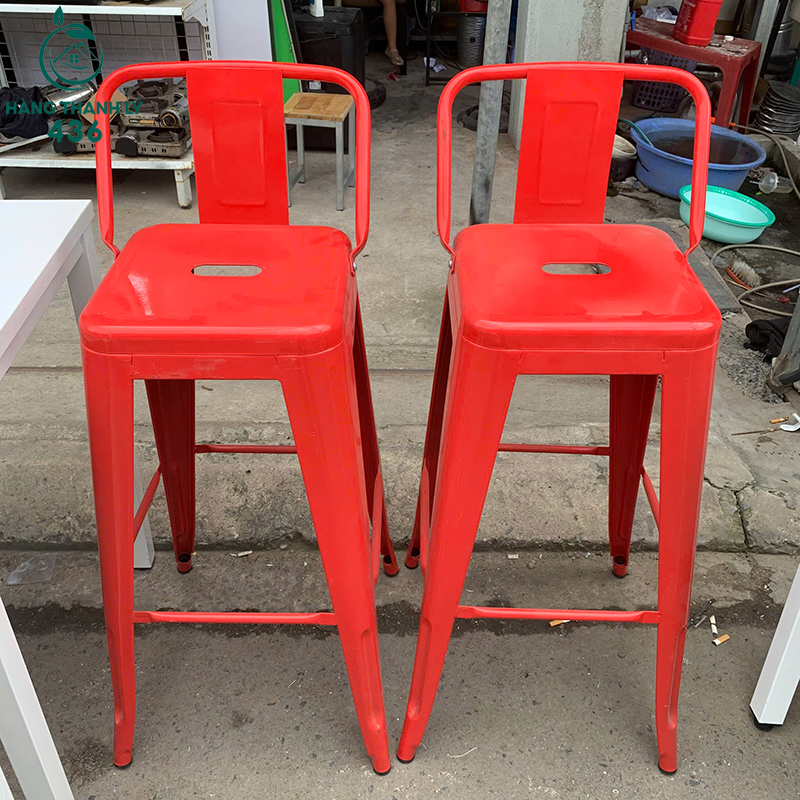 Ghế Bar Sắt Cũ Màu Đỏ Tựa Lưng Gọn Gàng 4 ghe bar sat cu mau do tua lung gon gang 2