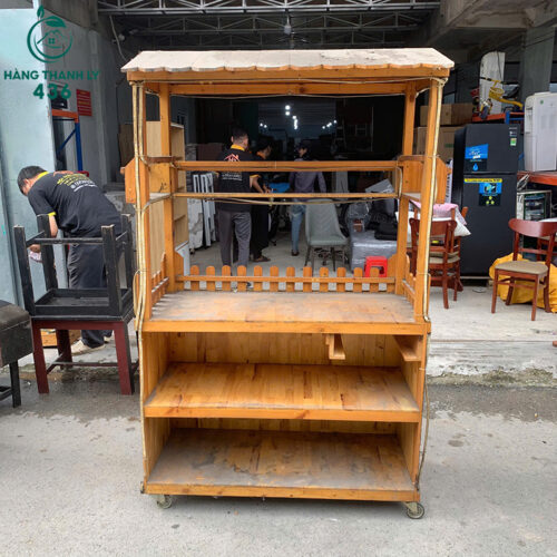 Quầy Bán Hàng Gỗ Cũ Có Mái Che Và Bánh Xe 3 quay ban hang go cu co mai che va banh xe 2