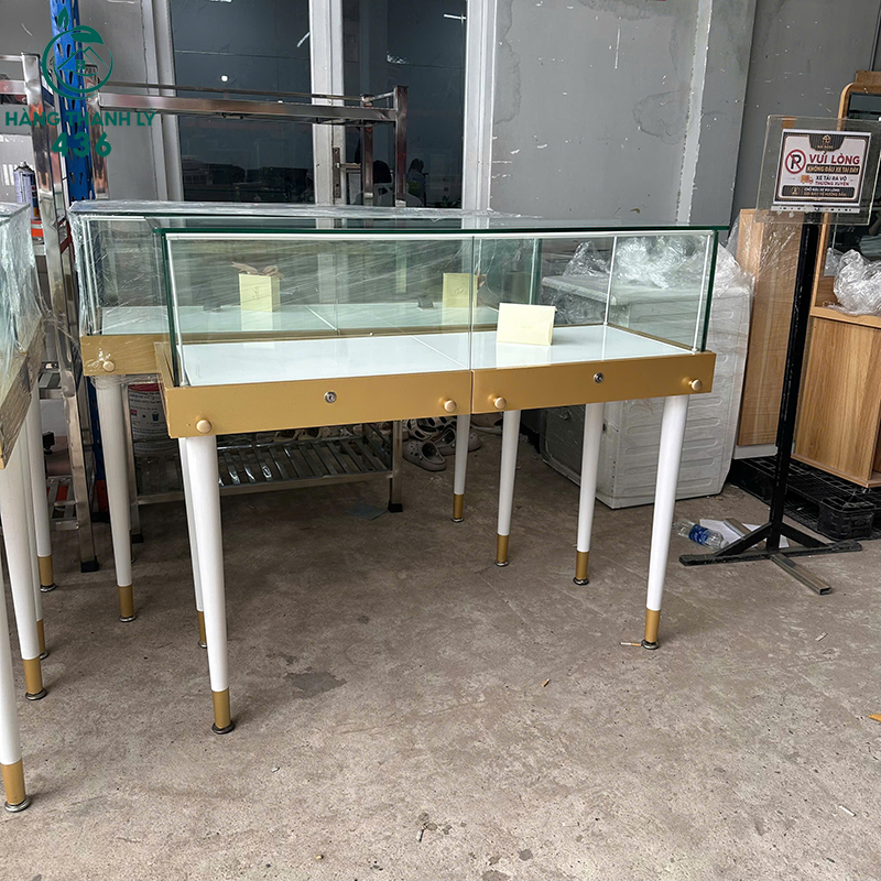 Quầy Kính Cũ 1M3 Trưng Bày Mỹ Phẩm Đẹp 6 quay kinh cu 1m3 trung bay my pham dep 5