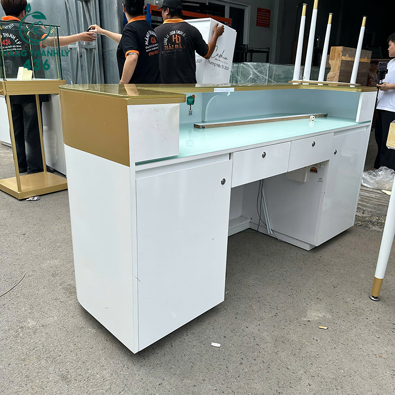 Quầy Lễ Tân Bo Góc Cũ Phối Trắng Vàng 7 quay le tan bo goc cu phoi trang vang 4