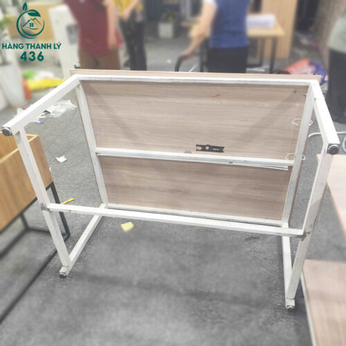 Bàn Làm Việc Chân Sắt Cũ Mặt Gỗ Màu Sáng 1M4 2 ban lam viec chan sat cu mat go mau sang 1m4 1