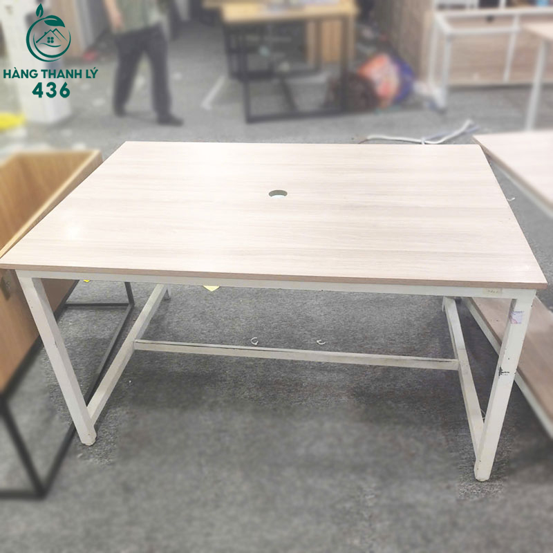 Bàn Làm Việc Chân Sắt Cũ Mặt Gỗ Màu Sáng 1M4 3 ban lam viec chan sat cu mat go mau sang 1m4 2