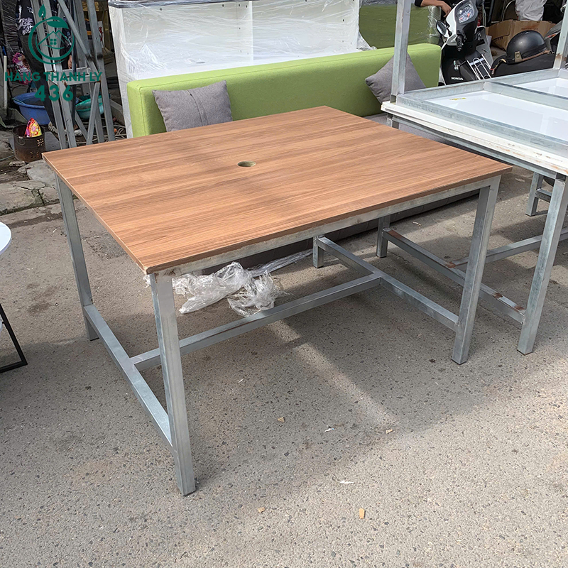 Bàn Làm Việc Chân Sắt Mặt Gỗ Cũ 1M 5 ban lam viec chan sat mat go cu 1m 1