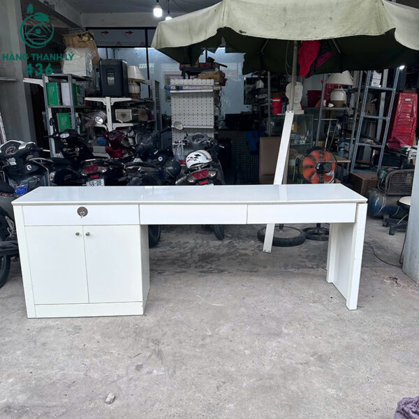 ban-lam-viec-lien-tu-cu-dai-2m4-mau-trang (1) ban lam viec lien tu cu dai 2m4 mau trang 1