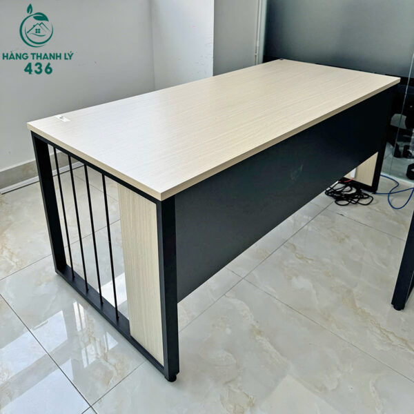 ban-nhan-vien-cu-co-yem-chia-phia-truoc-1m8 (1) ban nhan vien cu co yem chia phia truoc 1m8 1