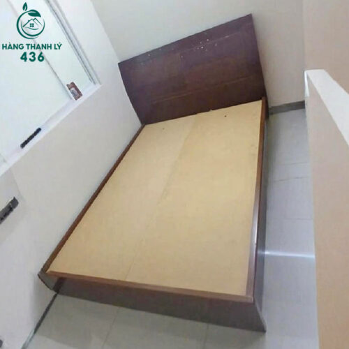 Giường Đơn Cũ Màu Nâu Có Đầu Giường Cao 1m4 2 giuong don cu mau nau co dau giuong cao 1m4 2