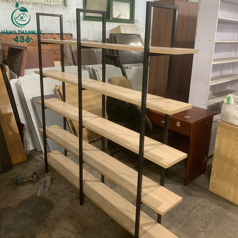 Kệ Trưng Bày Cũ Khung Sắt Mặt Gỗ 2M 5 ke trung bay cu khung sat mat go 2