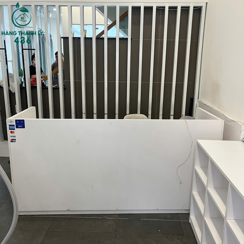 Quầy Lễ Tân Màu Trắng Cũ Có Ngăn Kéo Tiện Dụng 6 quay le tan mau trang cu co ngan keo tien dung 2