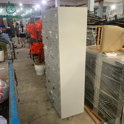 Tủ Locker Sắt 18 Ngăn Cũ Màu Ghi Xám 1M8 2 tu locker sat 18 ngan cu mau ghi xam 1m8 2