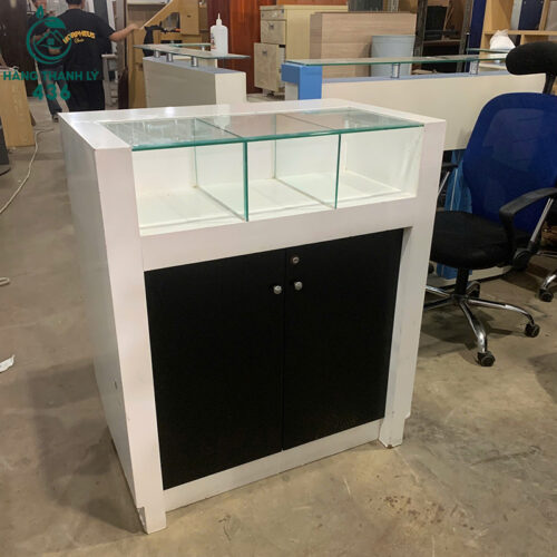 Tủ Trưng Bày Cũ Có Kính Vân Gỗ Trắng Đen 3 tu trung bay cu co kinh van go trang den 3