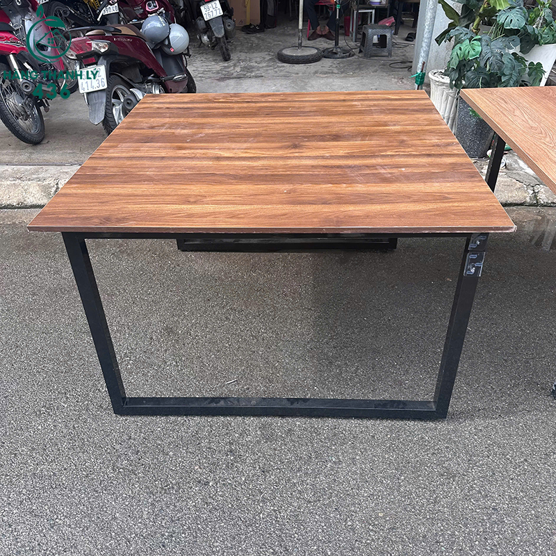 Bàn Họp Vuông Cũ Có Lỗ Đi Dây 1m2 8 1m2x1m2x75 3 copy