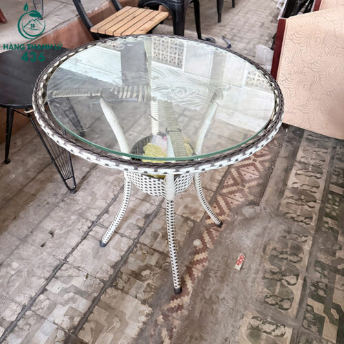 ban cafe cu mat kinh tron gia may 3