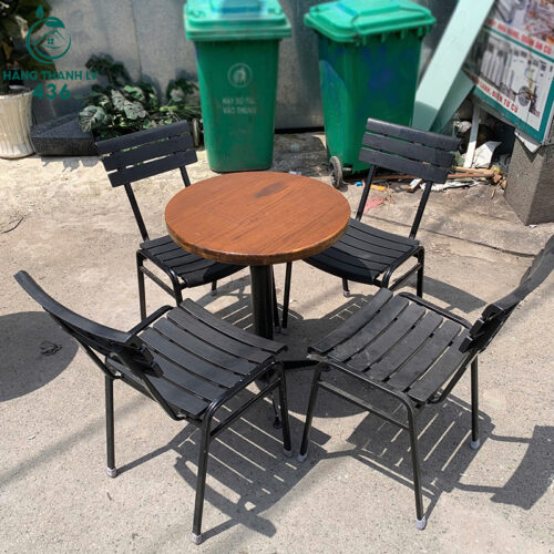 ban ghe cafe cu tong den nau gon gang 3