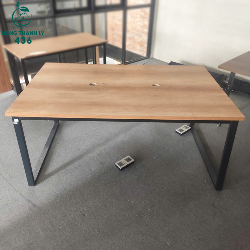 Bàn Họp Chân Sắt Cũ Dài 1m63 2 ban hop chan sat cu dai 1m63