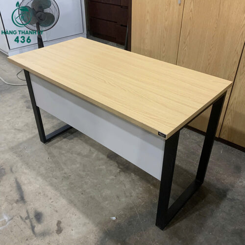 Bàn Làm Việc Chân Sắt Cũ Mặt Gỗ Sáng 1m2 3 ban lam viec chan sat cu mat go sang 1m2 3