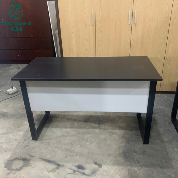 ban lam viec cu mat go mau den 1m2 2