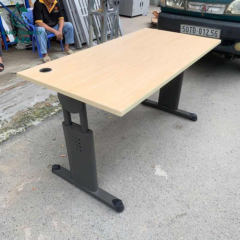 Bàn Nhân Viên Cũ Mặt Gỗ Chân Sắt 1m4 5 ban nhan vien cu mat go chan sat 1m4 1