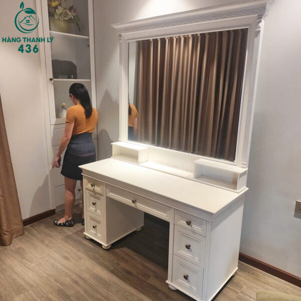 ban trang diem cu co guong lon va nhieu ngan 2