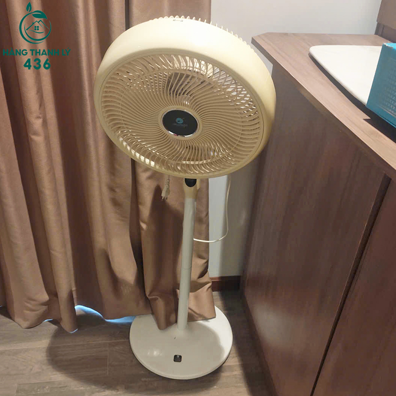 Quạt Đứng Cũ Màu Trắng Kiểu Dáng Gọn 4 quat dung cu mau trang kieu dang gon 2