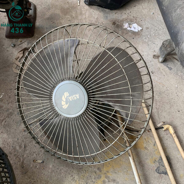 quat treo tuong cu thiet ke don gian nhieu mau 2