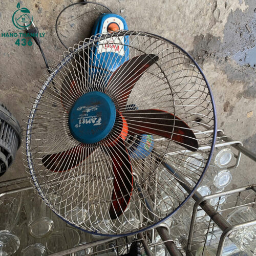 quat treo tuong cu thiet ke don gian nhieu mau 3