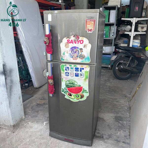 tu lanh sanyo hai cua cu ngan da tren 2
