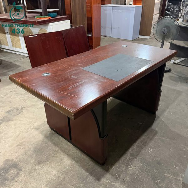ban giam doc cu mau nau do mat go rong sang trong 4