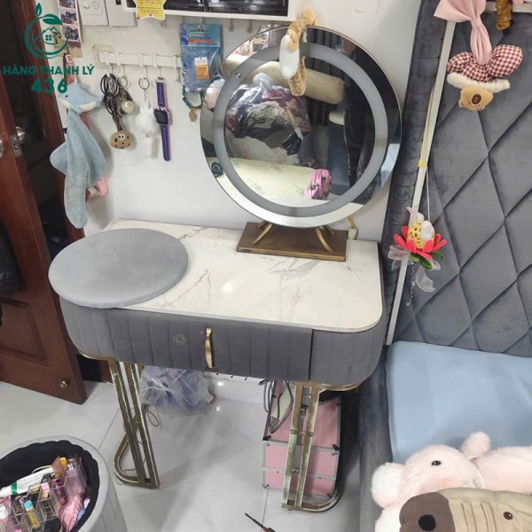 ban trang diem cu mat da trang guong tron co den