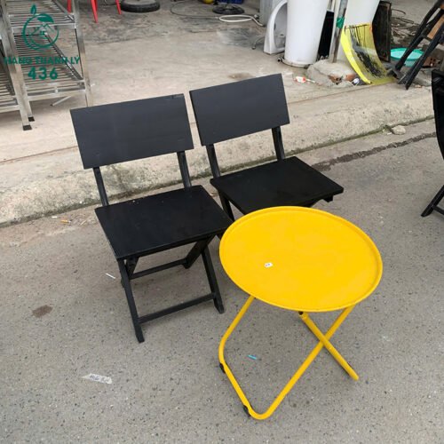 bo ban ghe cafe cu ban tron mau vang 1