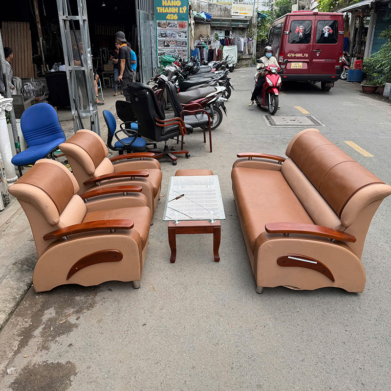 bo-ghe-sofa-cu-boc-da-nau-kem-ban-kinh-4 Bộ Ghế Sofa Cũ Bọc Da Nâu Kèm Bàn Kính