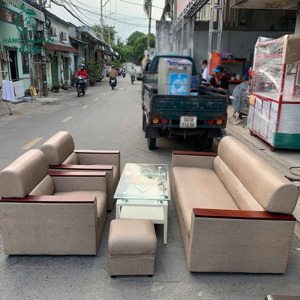 bo sofa cu boc vai mau xam be kem ban kinh 1