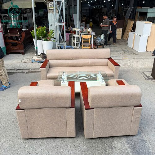 bo sofa cu boc vai mau xam be kem ban kinh 3