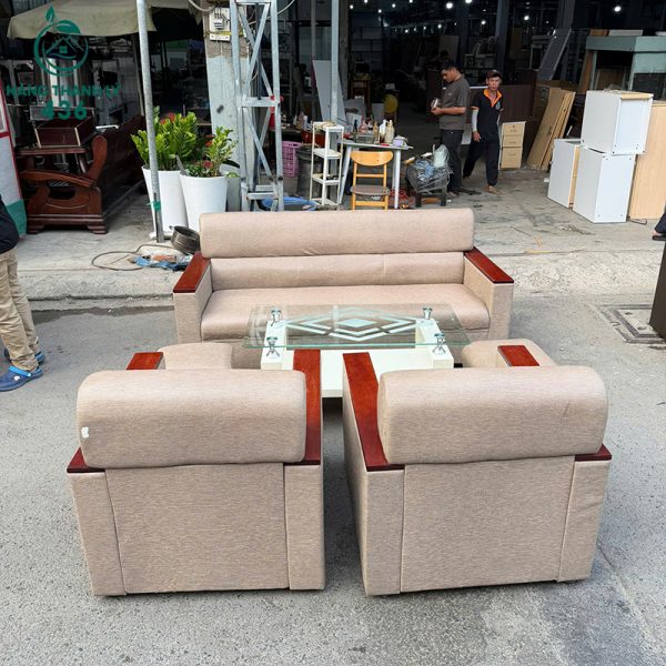 bo sofa cu boc vai mau xam be kem ban kinh 3