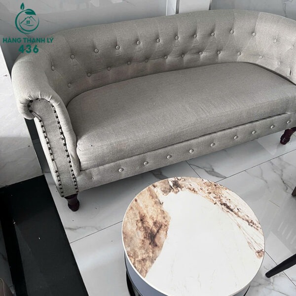 ghe sofa cu tua lung rut nut trang tri