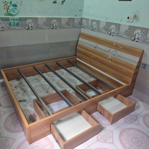 giuong ngu cu 1m8x2m mau trang phoi van go 1