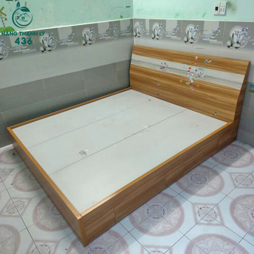 giuong ngu cu 1m8x2m mau trang phoi van go 2