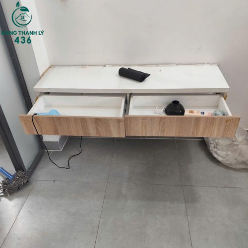 ke tivi treo tuong cu mau trang van go 2
