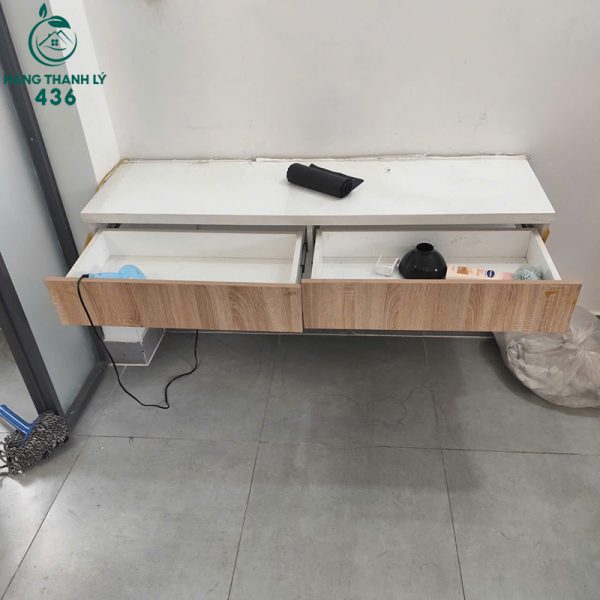 ke tivi treo tuong cu mau trang van go 2