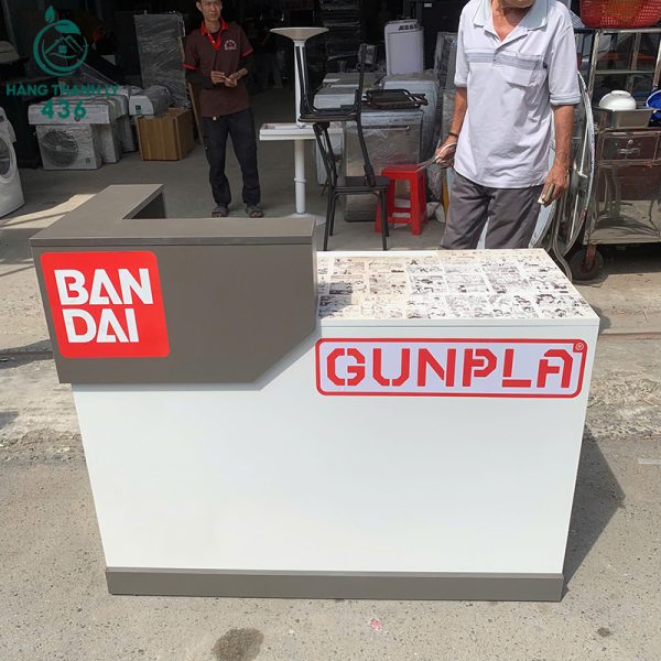 quay-thu-ngan-cu-go-mau-trang-xam (1) quay thu ngan cu go mau trang xam 1