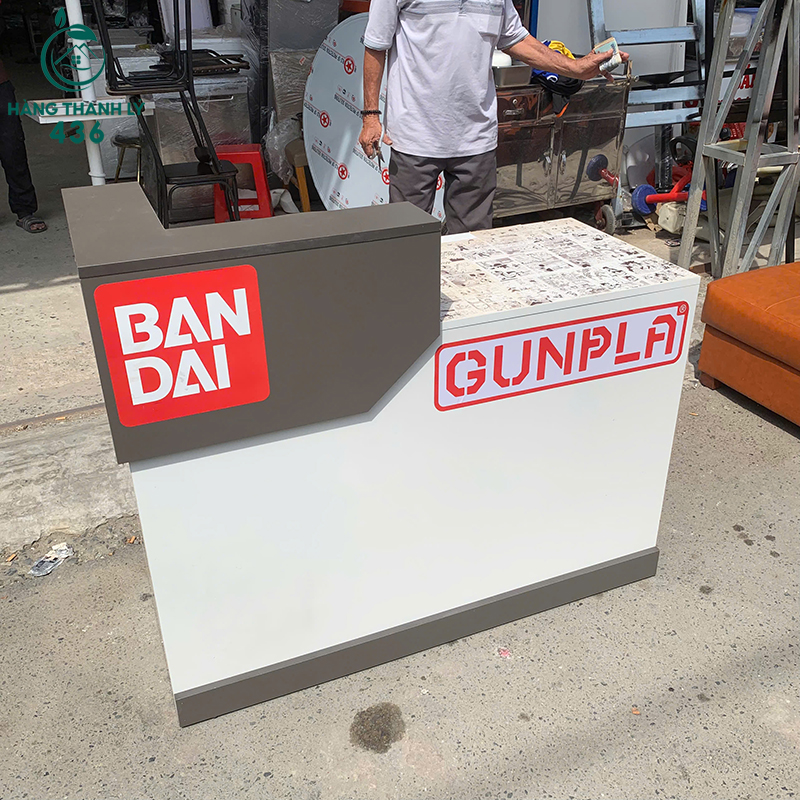 quay-thu-ngan-cu-go-mau-trang-xam-4 Quầy Thu Ngân Cũ Gỗ Màu Trắng Xám