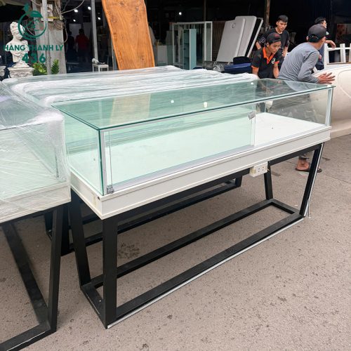 quay trung bay cu chan sat co hop kinh 1m8 2