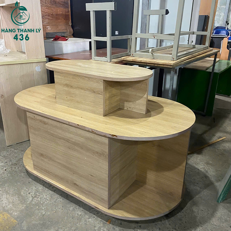 quay-trung-bay-cu-hinh-oval-van-go-vang-ngang-1m2-2 Quầy Trưng Bày Cũ Hình Oval Vân Gỗ Vàng Ngang 1m2