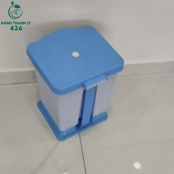 thung rac dap chan cu bang nhua nho gon nhieu mau 2